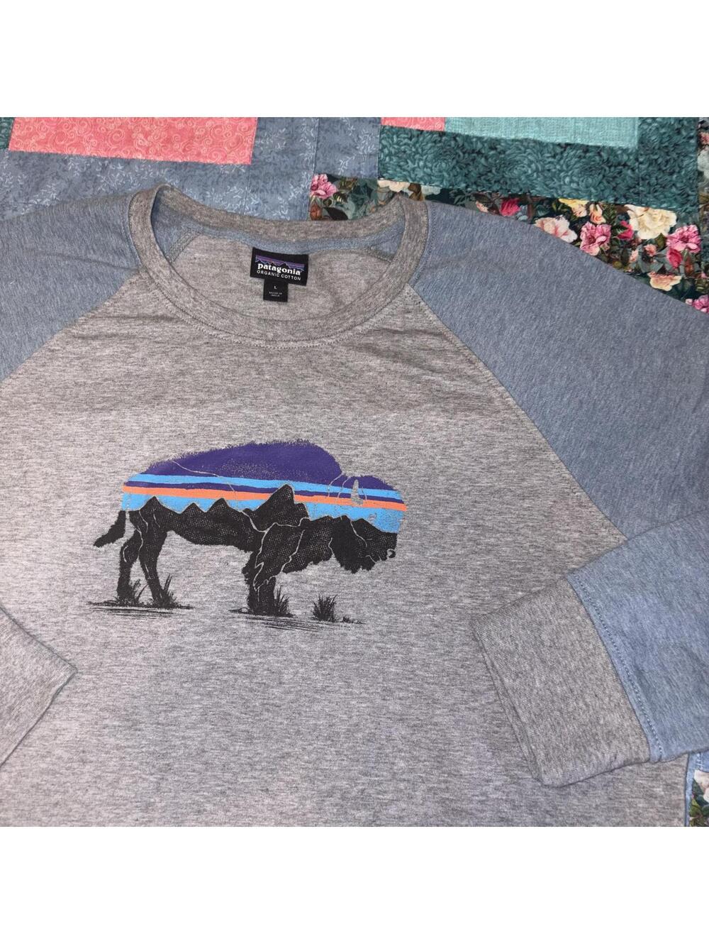 Patagonia Outdoors Woman’s L Crewneck Organic Cotton Sweatshirt Bison Logo Cozy
